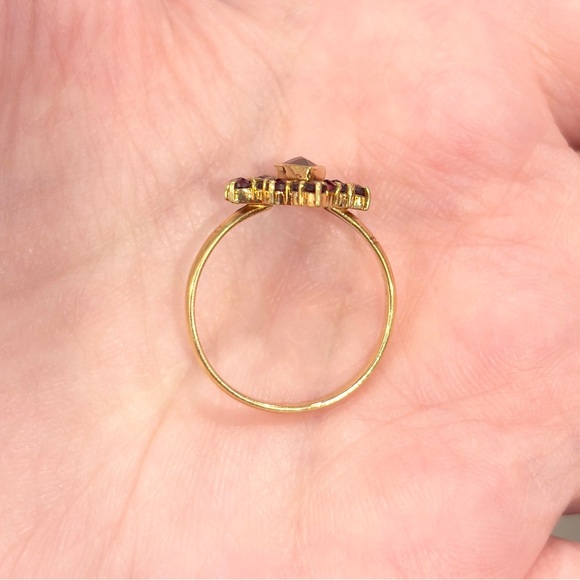 Vintage Bohemian Garnet Cluster Ring: 18K Yellow Gold, Size 8 - Picture 8 of 11